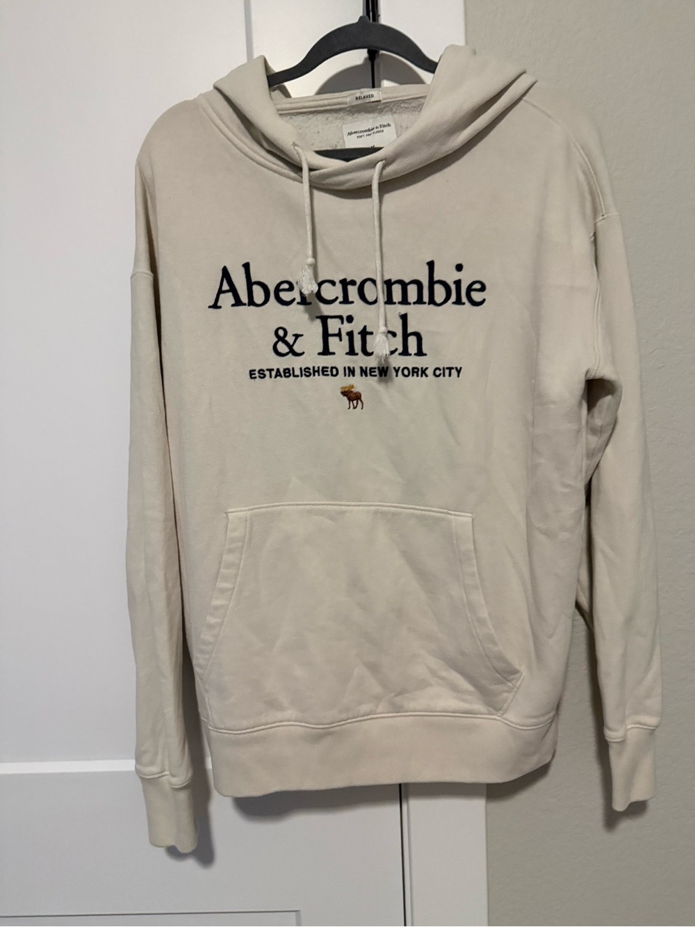 Abercrombie & Fitch Vintage Men’s Cream Logo Pullover Hoodie.  Size Medium